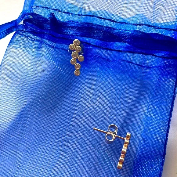 Simple studs - Picture 2 of 2